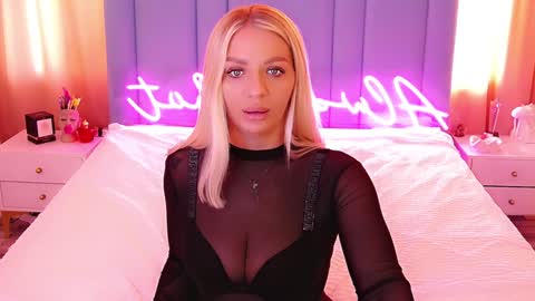 AlwaysHot online show from 6, 2, 2025