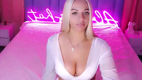 AlwaysHot online show from 12, 9, 2025