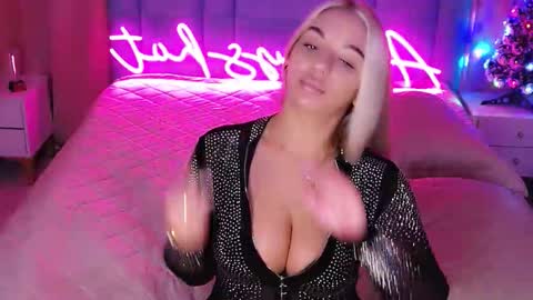 AlwaysHot online show from 17, 12, 2025