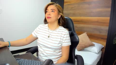 ALMA FENIX  online show from 20, 9, 2025