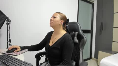 ALMA FENIX  online show from 25, 9, 2025