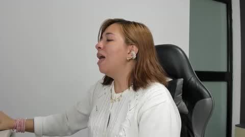 ALMA FENIX  online show from 1, 10, 2025