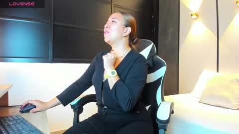 ALMA FENIX  online show from 14, 10, 2025