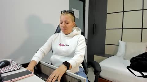 ALMA FENIX  online show from 4, 2, 2026