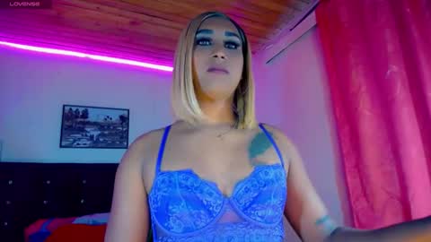 alondragill_ online show from 17, 4, 2026