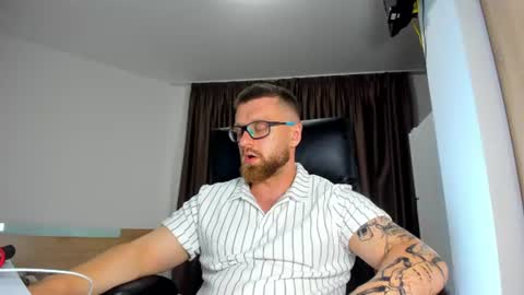 Snapshot of alphaalexxx chatting on 21, 6, 2026 Alphaalexxx Lets reach Me 100 thumbs up online show from 21, 6, 2026