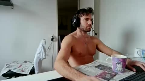 Snapshot of alphah_hunk chatting on 21, 12, 2025 alphah_hunk online show from 21, 12, 2025