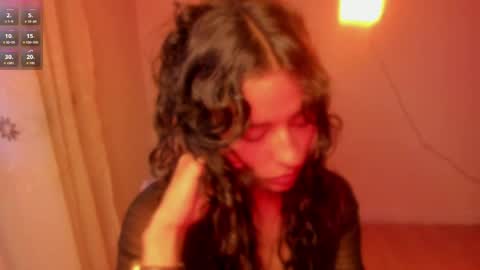 Snapshot of aluna_0310 chatting on 17, 4, 2026 . . online show from 17, 4, 2026
