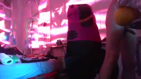 Snapshot of alwaysniceguy2 chatting on 16, 12, 2025 HoneyMelonGuy online show from 16, 12, 2025