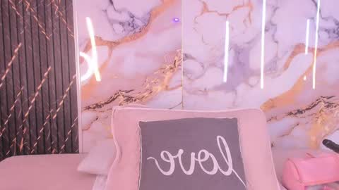 alyson__a online show from 19, 4, 2026