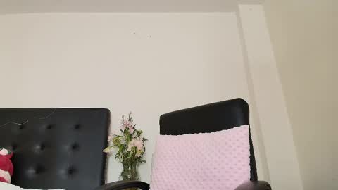 Isabella online show from 8, 3, 2025