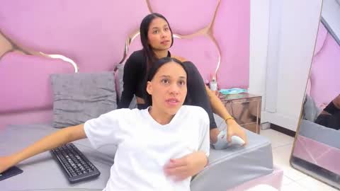 Amia y Sofia online show from 19, 10, 2025