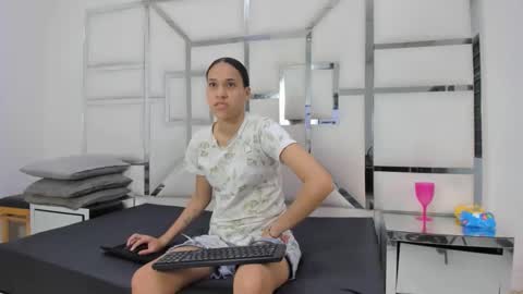 Amia y Sofia online show from 17, 11, 2025