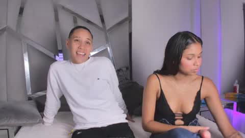 Amia y Sofia online show from 25, 11, 2025