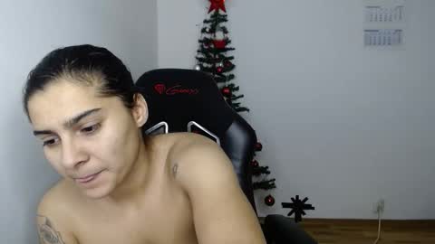 Snapshot of amanda5star chatting on 21, 12, 2025 The queen of the biceps online show from 21, 12, 2025