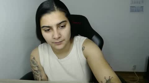 Snapshot of amanda5star chatting on 15, 1, 2026 The queen of the biceps online show from 15, 1, 2026