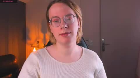 Snapshot of amanda_butlerr chatting on 5, 10, 2025 Hi im Amanda online show from 5, 10, 2025