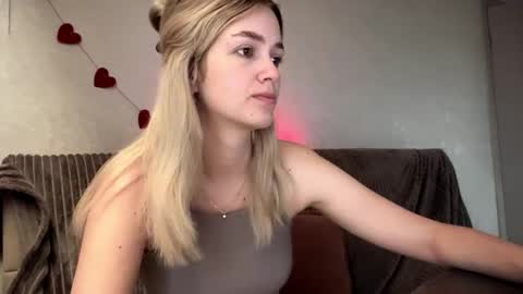 Snapshot of amandatalk chatting on 12, 10, 2025 amandatalk online show from 12, 10, 2025