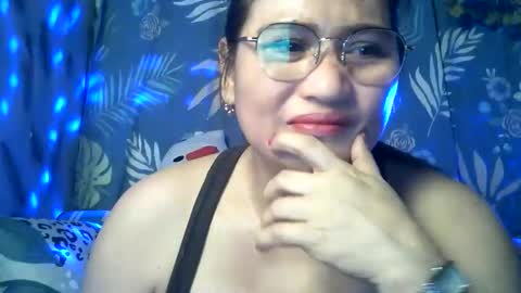 Snapshot of amazing_angel22 chatting on 17, 12, 2025 amazing angel online show from 17, 12, 2025