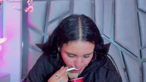   online show from 28, 2, 2025