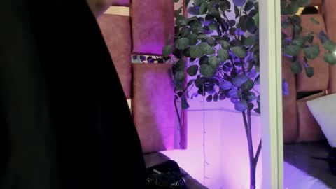   online show from 25, 9, 2025