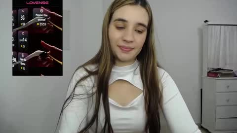 Snapshot of ambar_lynn chatting on 13, 10, 2025 mbar online show from 13, 10, 2025