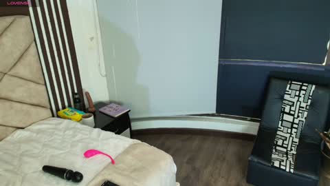 Ambar Ross online show from 25, 1, 2025