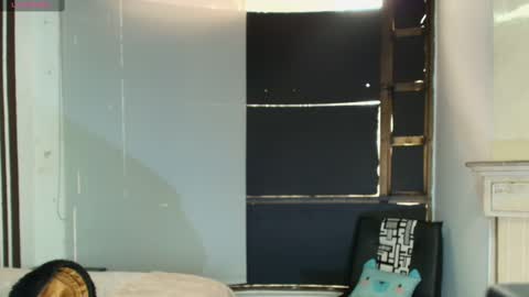 Ambar Ross online show from 18, 2, 2025