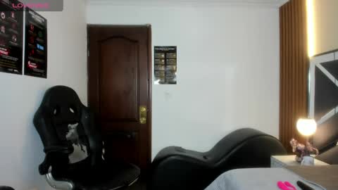 Ambar Ross online show from 21, 4, 2026