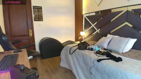 Ambar Ross online show from 28, 4, 2026