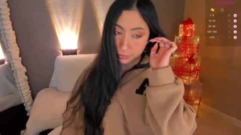 amber_curly online show from 12, 12, 2024