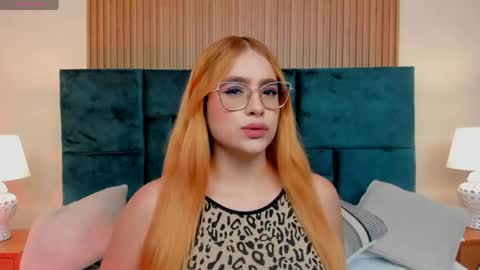 Snapshot of amber_kiss_ chatting on 8, 6, 2026 Emily online show from 8, 6, 2026
