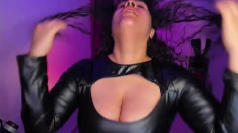 find me here ---    online show from 25, 4, 2026