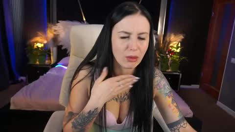 Snapshot of amberdismond chatting on 27, 5, 2026 Anna online show from 27, 5, 2026