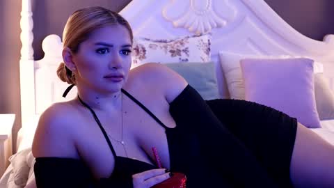 Amberseyes online show from 9, 12, 2024