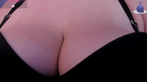 Snapshot of amberthomsonn chatting on 5, 8, 2026 Amber online show from 5, 8, 2026