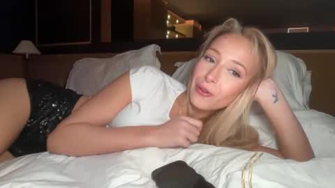 Snapshot of ambrefleur chatting on 16, 3, 2026 Ambre online show from 16, 3, 2026