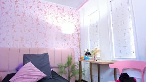 Amelia Adams online show from 5, 11, 2025