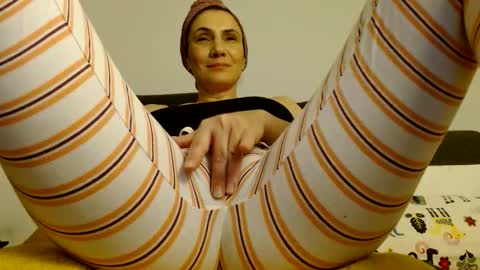 Snapshot of ameliaisme chatting on 5, 10, 2025 AME or Amelia online show from 5, 10, 2025