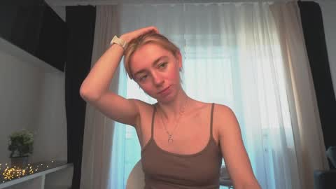 Snapshot of ameliamber0 chatting on 4, 2, 2025 Amelia online show from 4, 2, 2025