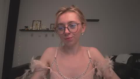 Snapshot of ameliamber0 chatting on 9, 3, 2025 Amelia online show from 9, 3, 2025