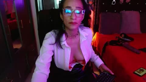 Snapshot of amelie__martinez chatting on 2, 12, 2025 amelie__martinez online show from 2, 12, 2025
