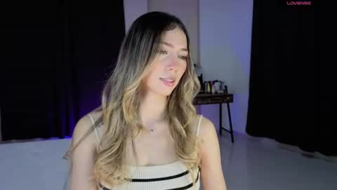 Snapshot of amelieaxie chatting on 15, 6, 2026 Isabella online show from 15, 6, 2026