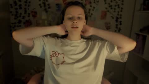 Amelie  James online show from 24, 12, 2024