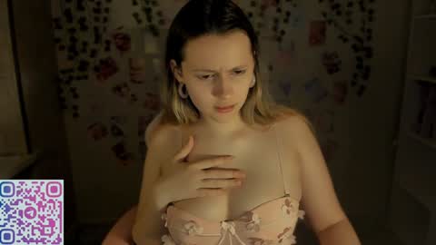 Amelie  James online show from 4, 1, 2025