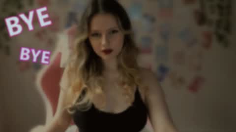 Amelie  James online show from 13, 1, 2025