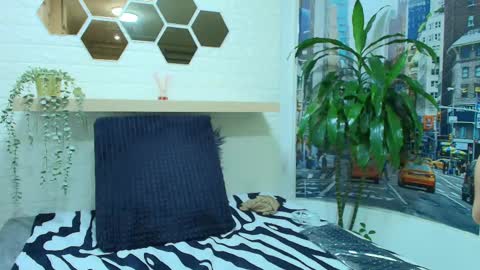 Amell Thomson online show from 14, 2, 2025