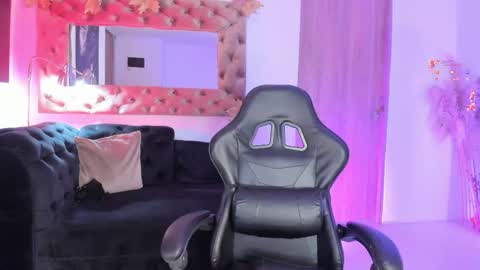 Snapshot of amelyamann chatting on 13, 5, 2026 online show from 13, 5, 2026