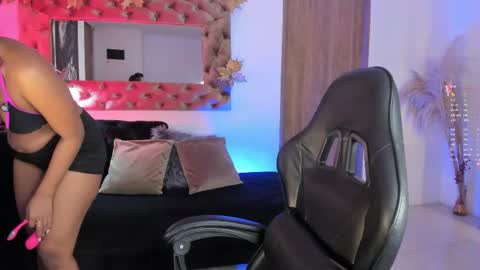 Snapshot of amelyamann chatting on 4, 6, 2026 online show from 4, 6, 2026