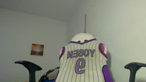 Snapshot of american_challenges chatting on 21, 11, 2025 miguel online show from 21, 11, 2025